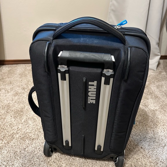 Thule Crossover Upright 22in Rolling Gear Bag. Carry on size. - Picture 5 of 6
